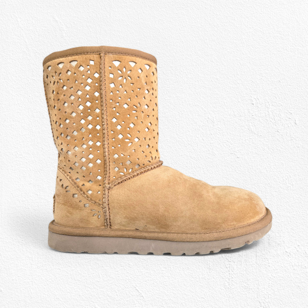 UGG Chestnut Classic Short Laser Cut Boots Suede Sheepskin Lining Size 5